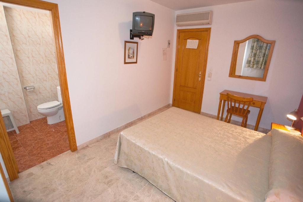 Hostal Miguel Y Juani L'Alcúdia Exteriör bild